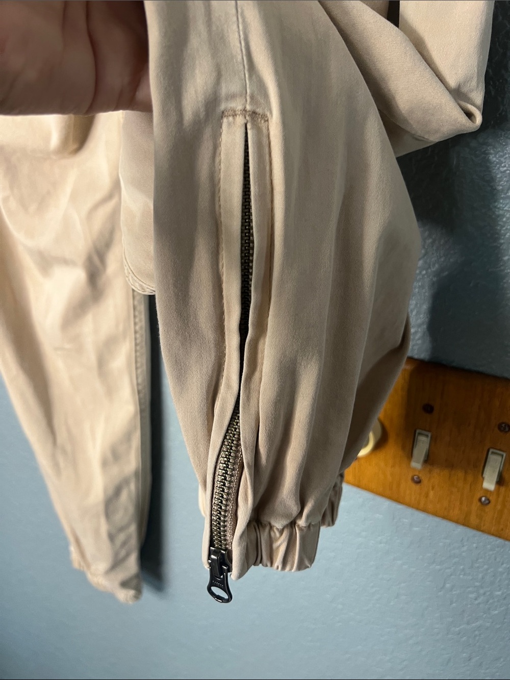 Liverpool Los Angeles Cropped Jogger Pants Size 10/30 - Picture 8 of 10